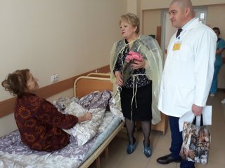 Пацієнти-учасники бойових дій отримали привітання з Днем пам'яті та примирення і прийдешнім Днем перемоги